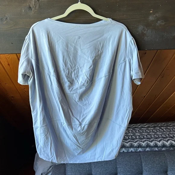 Light Blue Lululemon Women's Top Size Medium Loose Fit - Picture 3 of 4